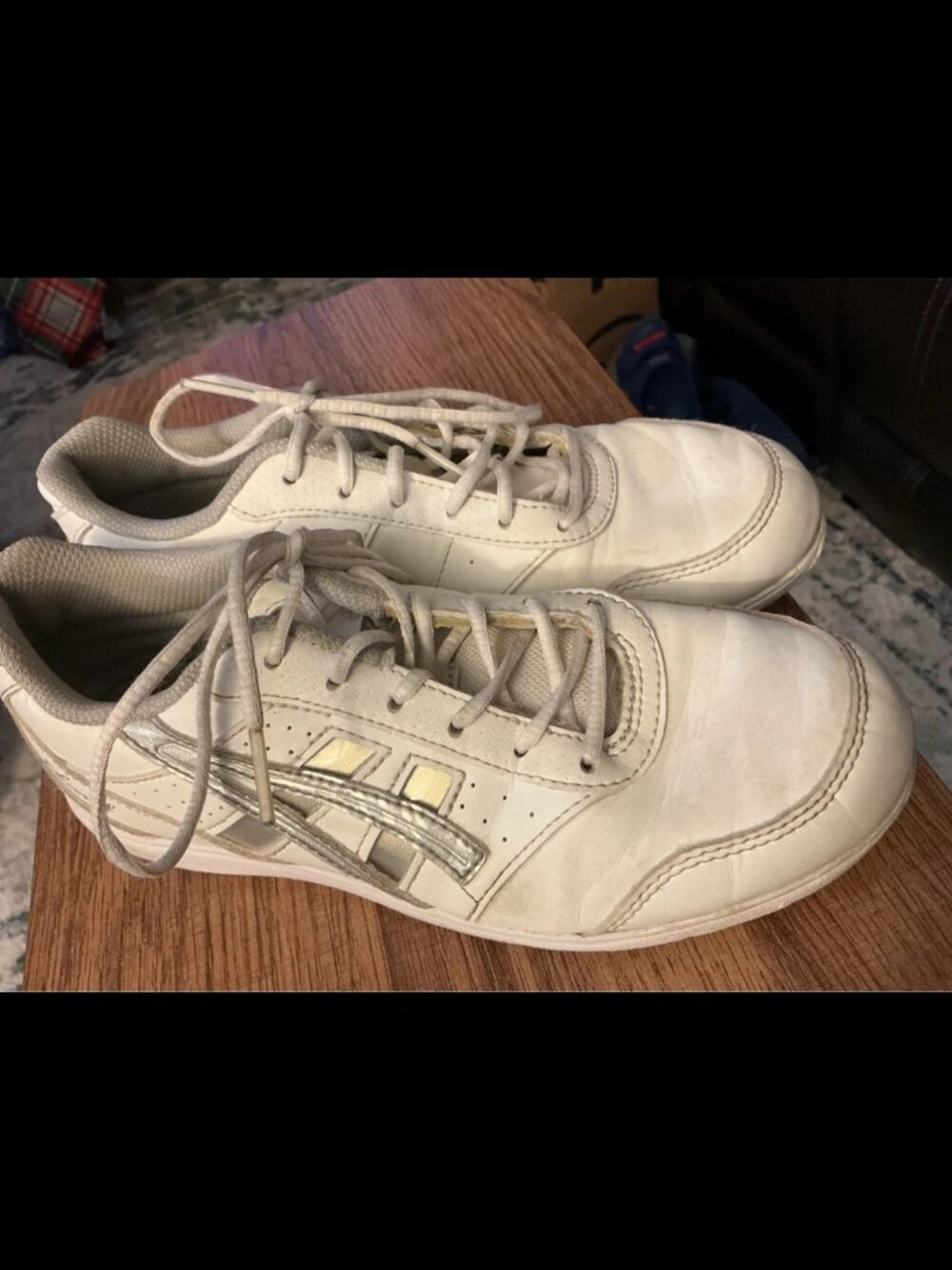 Cheer shoes